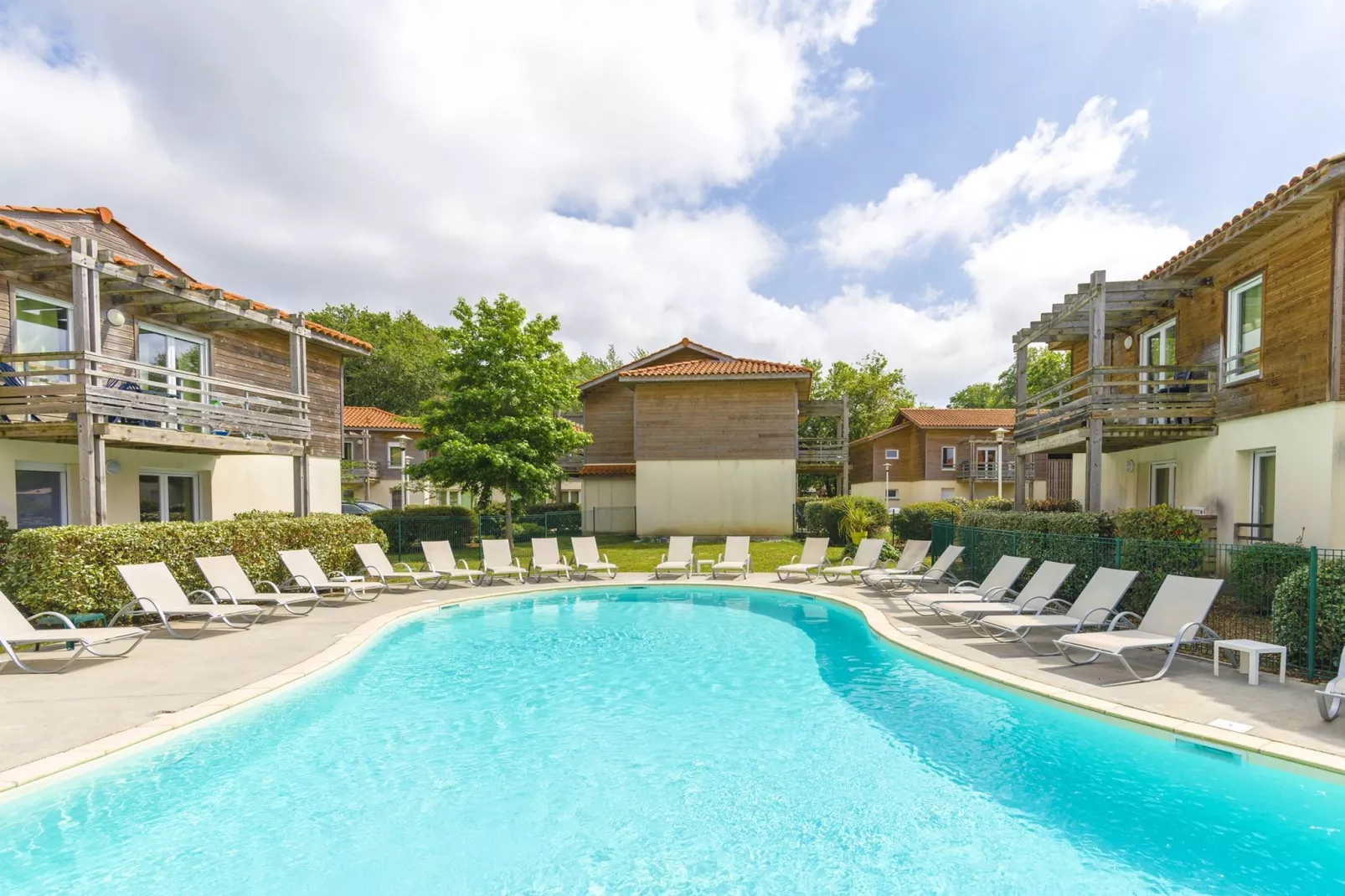Residences Les Terrasses du Lac 4-Pool
