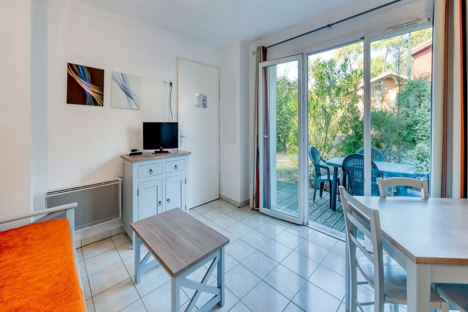 Le Domaine des Grands Lacs 1-Living room