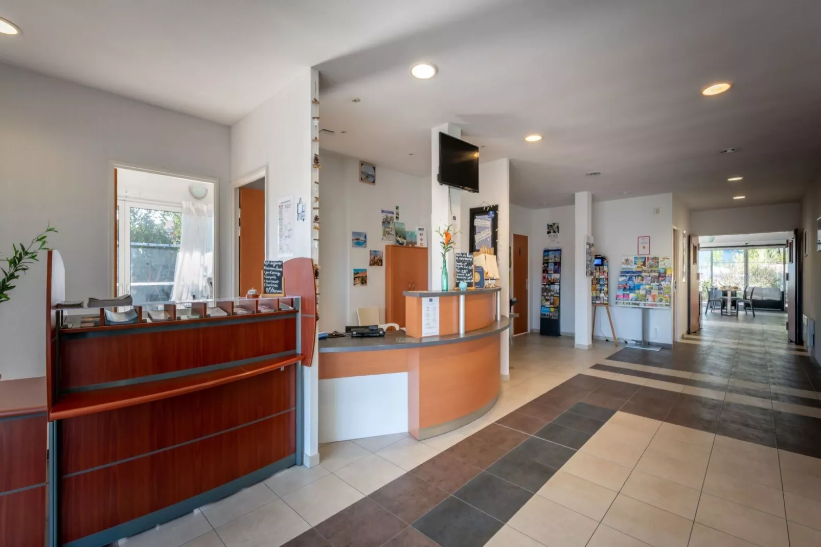 Le Domaine des Grands Lacs 2-Reception hall