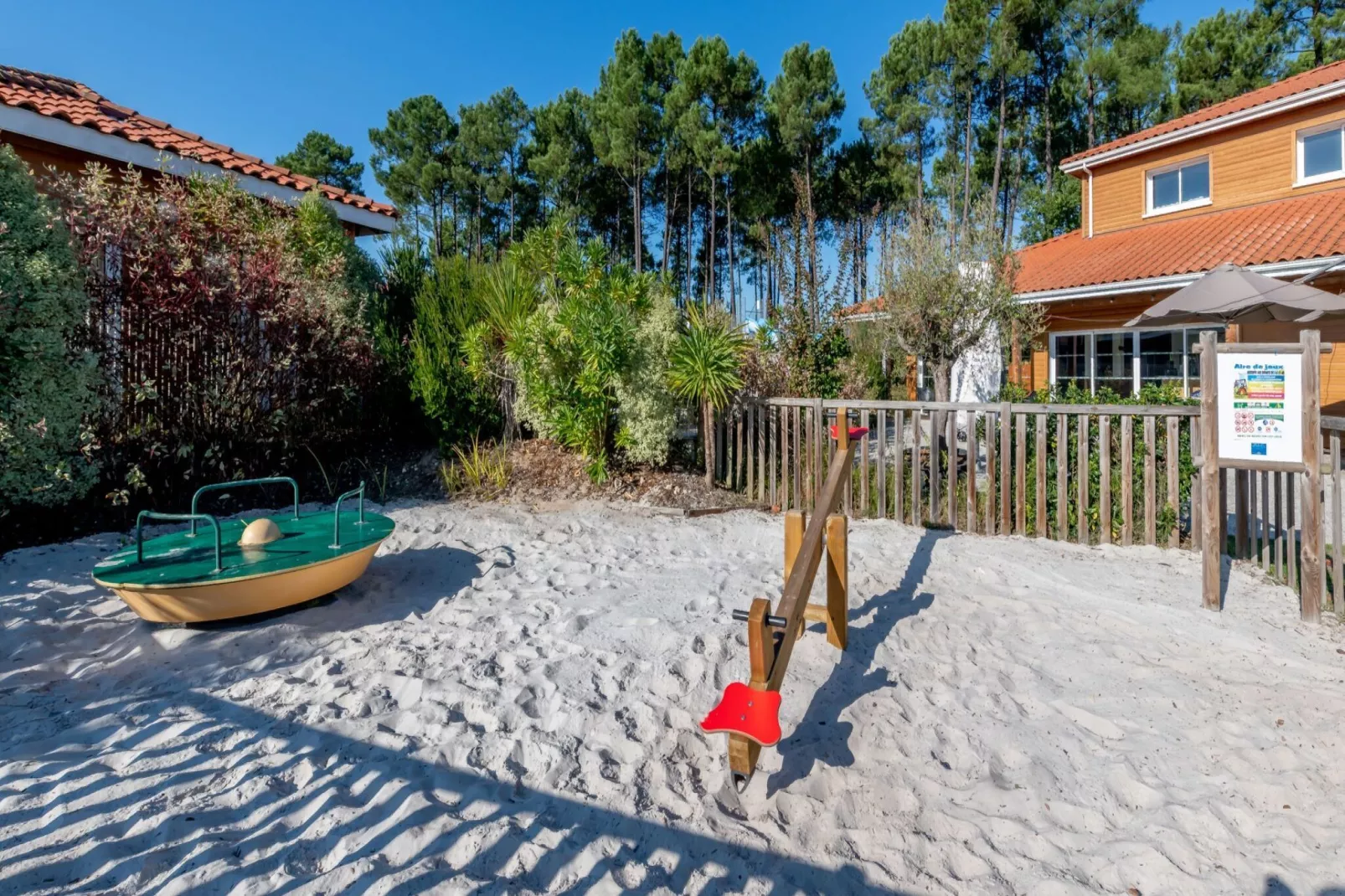 Le Domaine des Grands Lacs 2-Park facilities