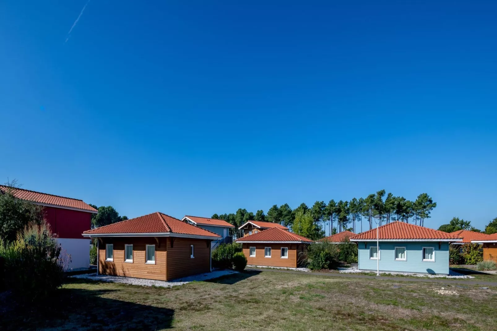 Le Domaine des Grands Lacs 3-Exterior summer