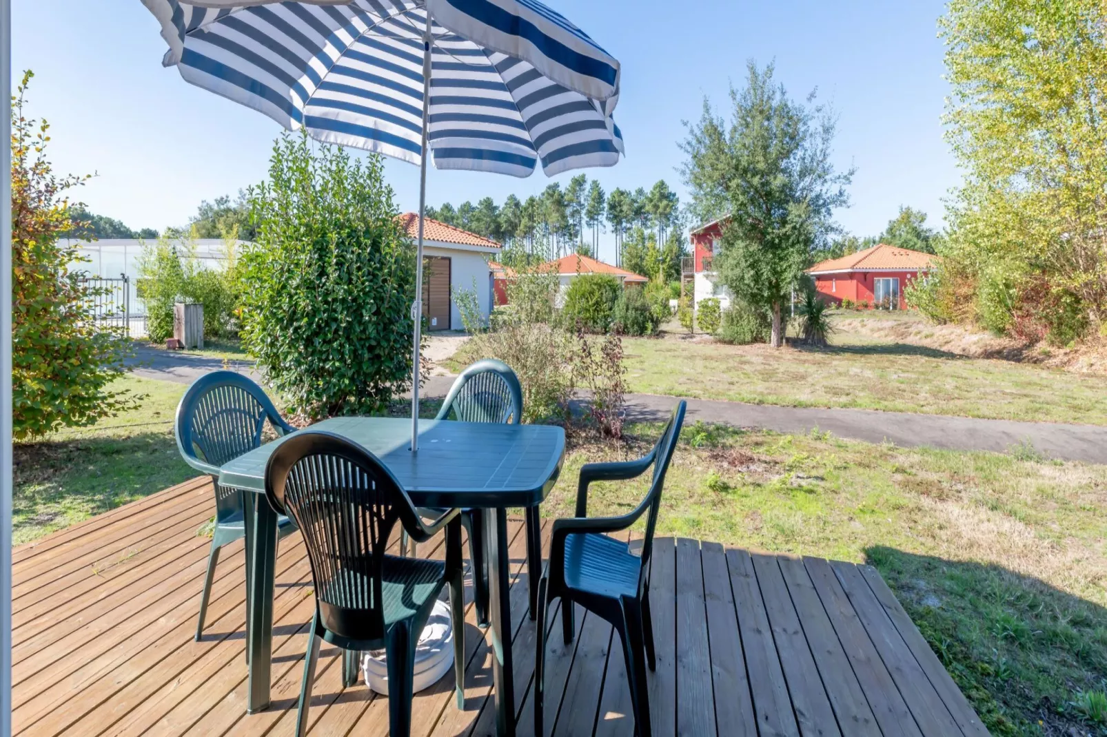 Le Domaine des Grands Lacs 3-Gardens summer