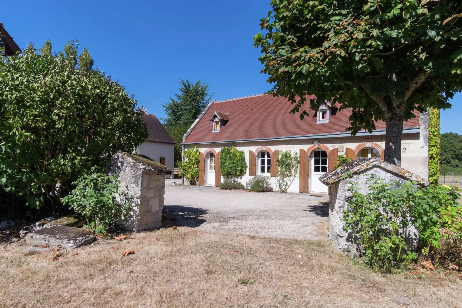 La Ferme les Drageonnières-Exterior summer