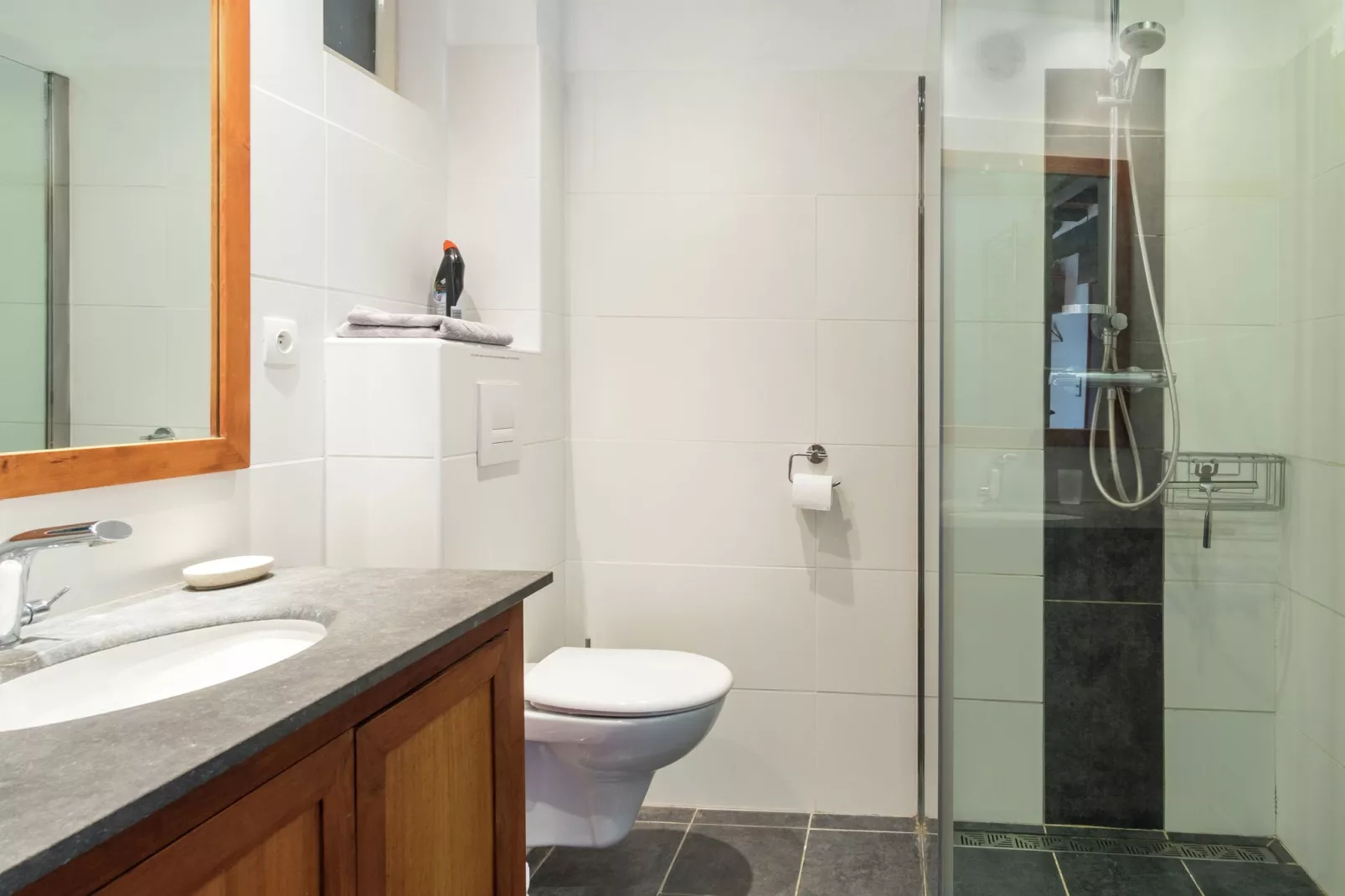 La Ferme les Drageonnières-Bathroom