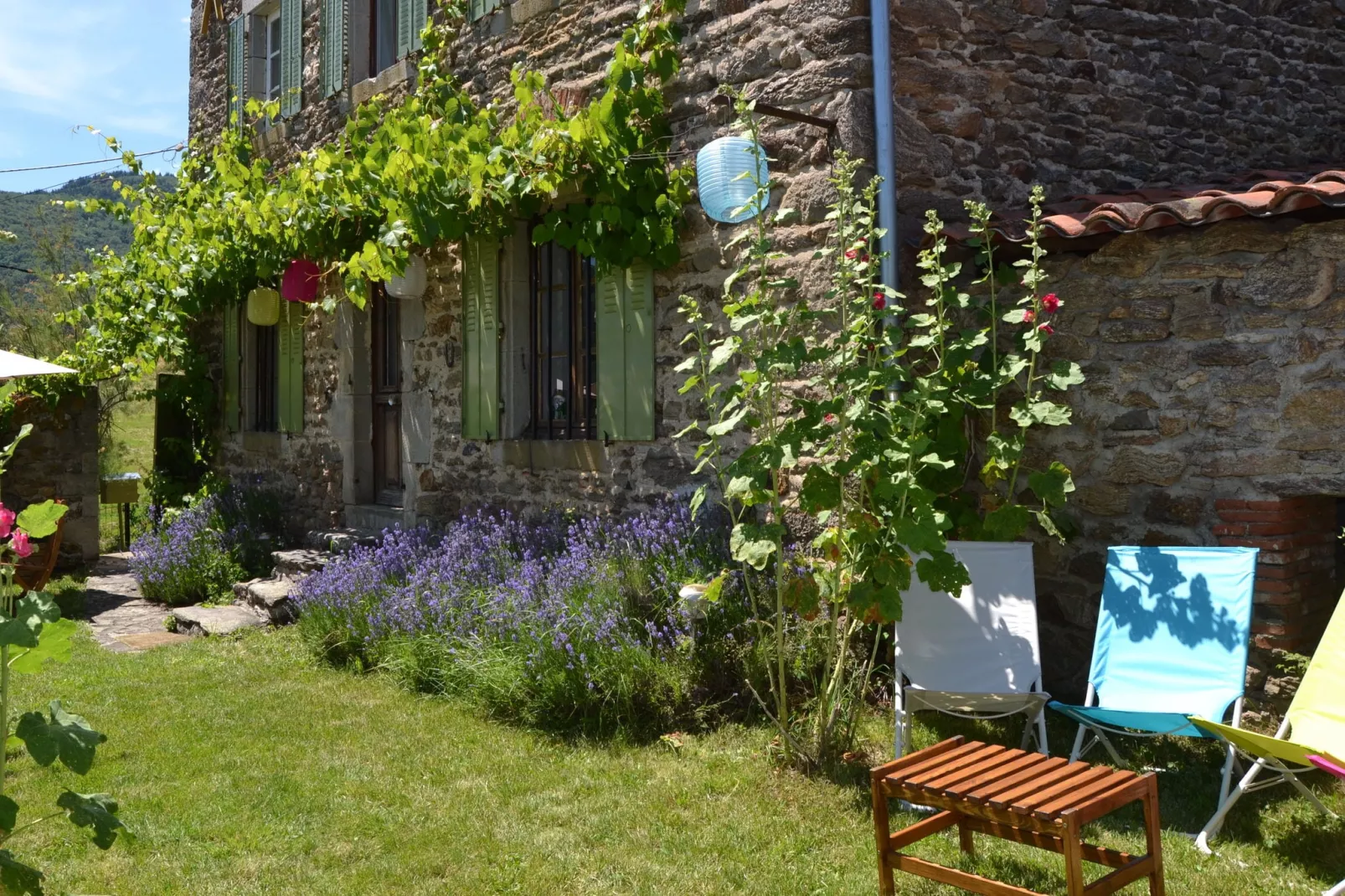 Rougeac-Exterior summer