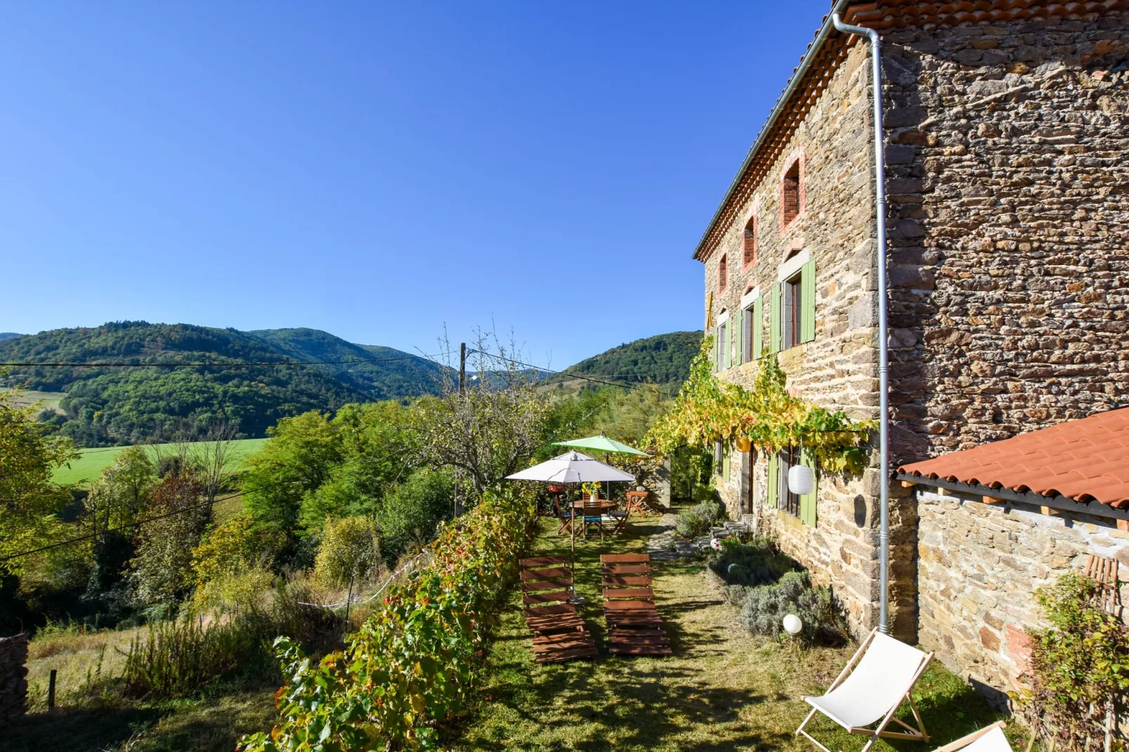 Rougeac-View summer
