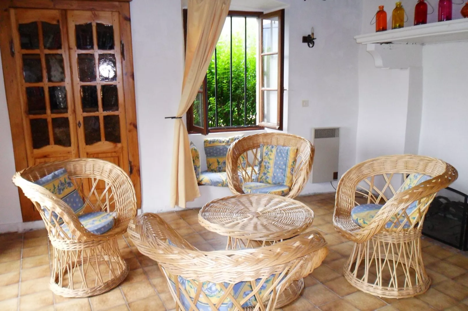 Rougeac-Living room