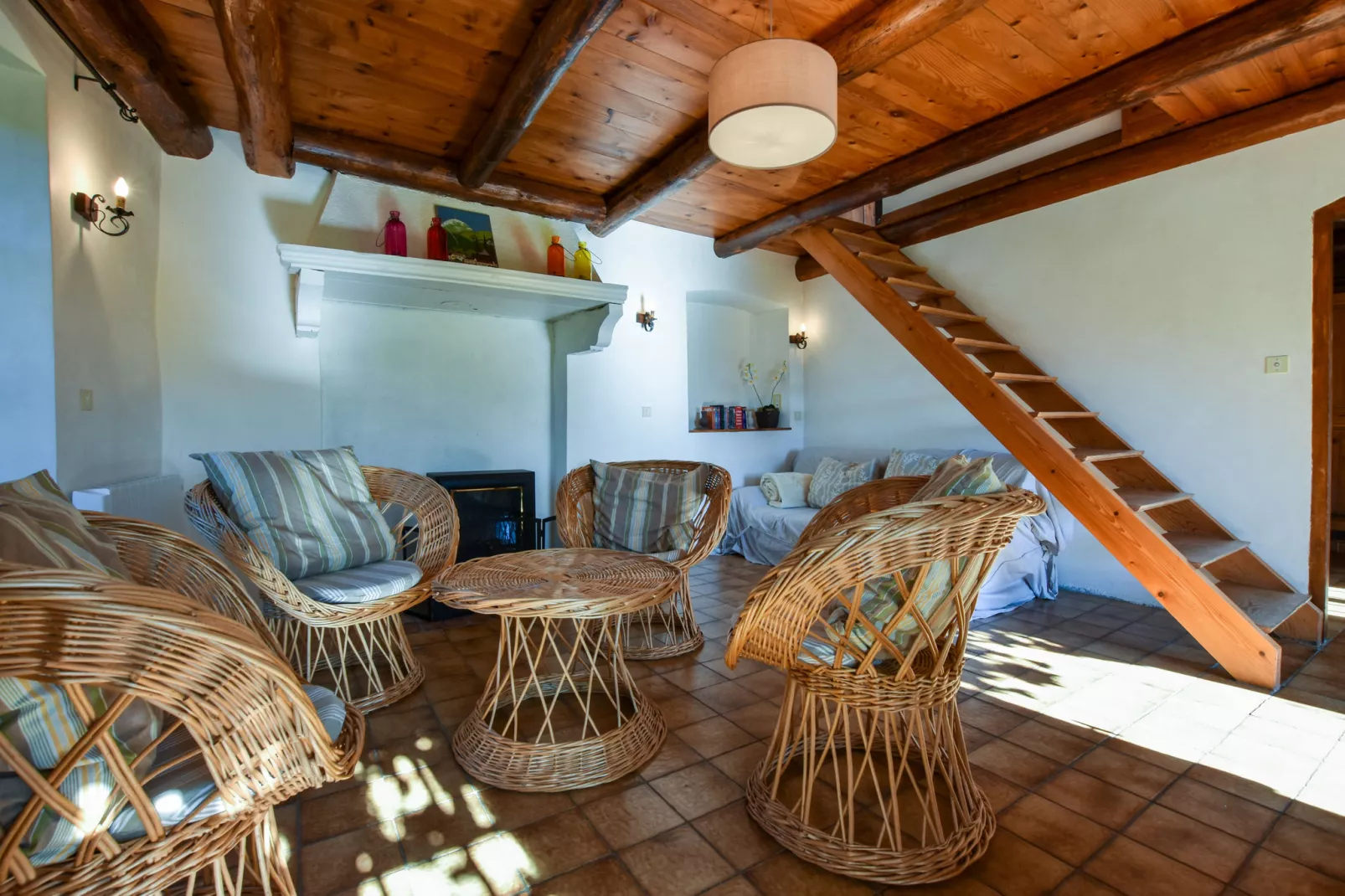 Rougeac-Living room