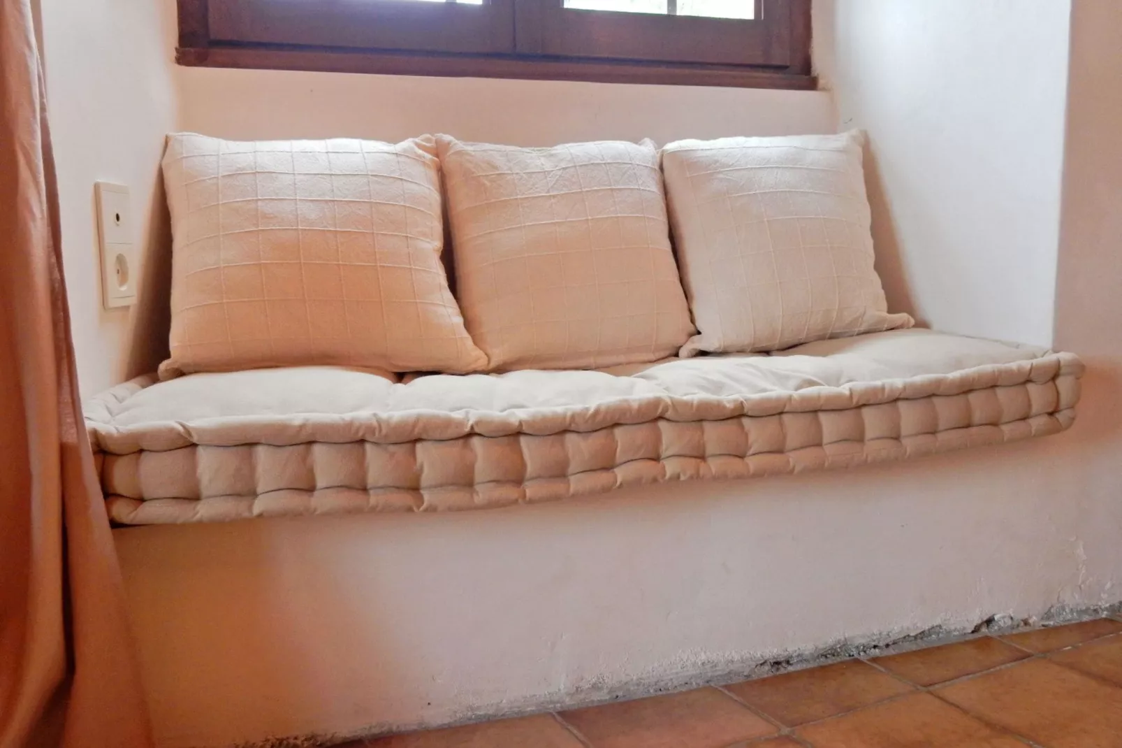 Rougeac-Living room