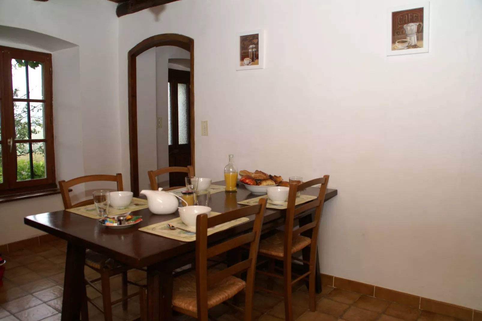 Rougeac-Dining room