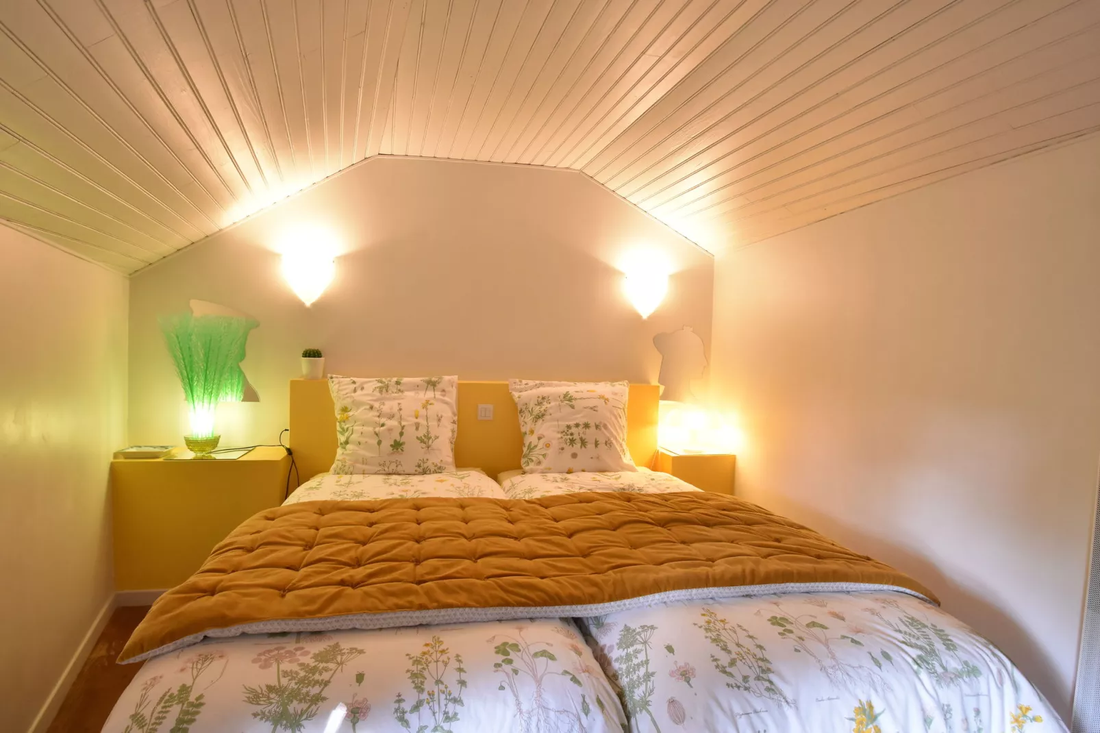 Les Remparts Fleuris-Bedroom