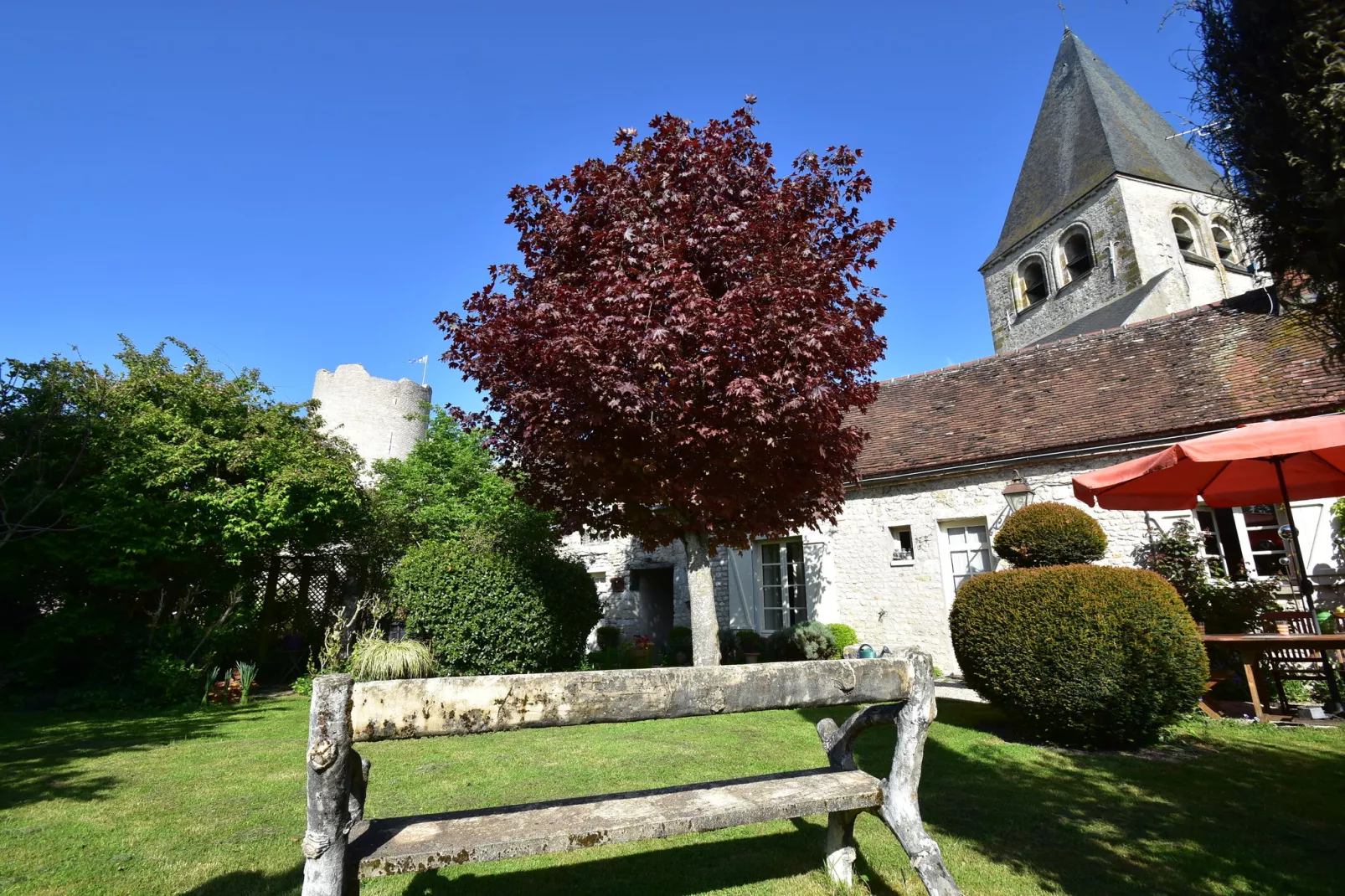 Les Remparts Fleuris-Gardens summer