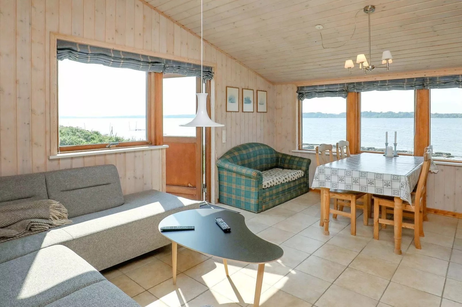 Seaside Escape in Hvalpsund - By Traum Ferienwohnungen-Indoor