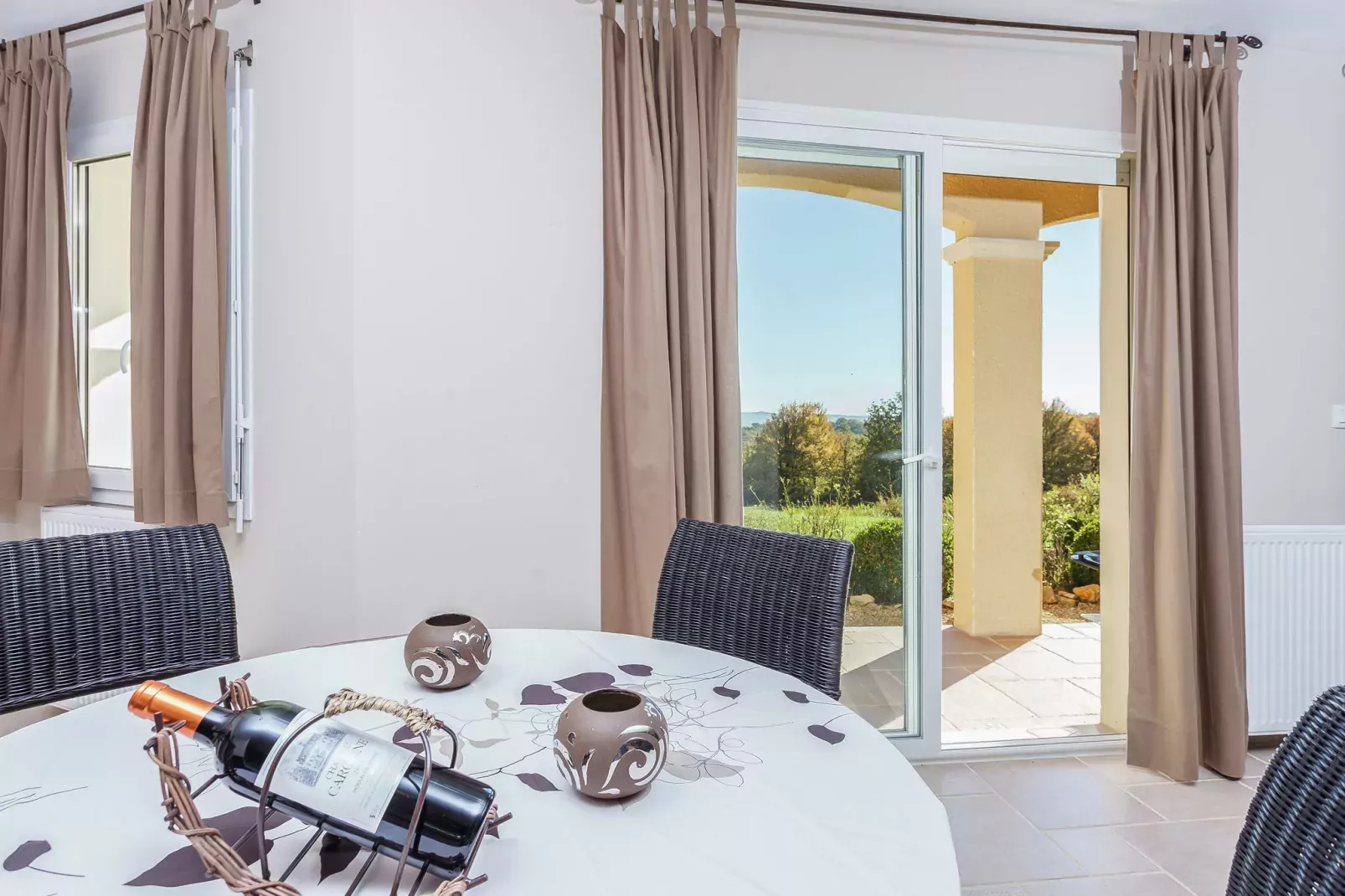 Le Repos près de Dordogne et Cahors-Esszimmer