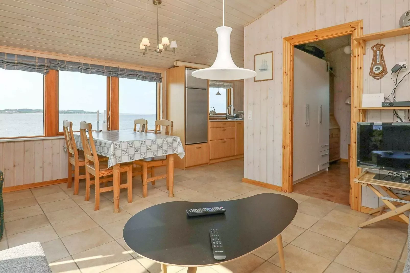 Seaside Escape in Hvalpsund - By Traum Ferienwohnungen-Indoor