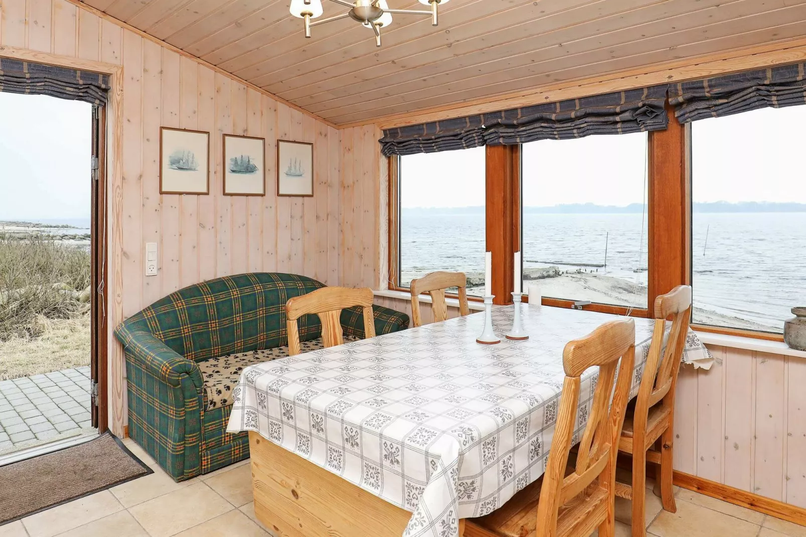 Seaside Escape in Hvalpsund - By Traum Ferienwohnungen-Indoor