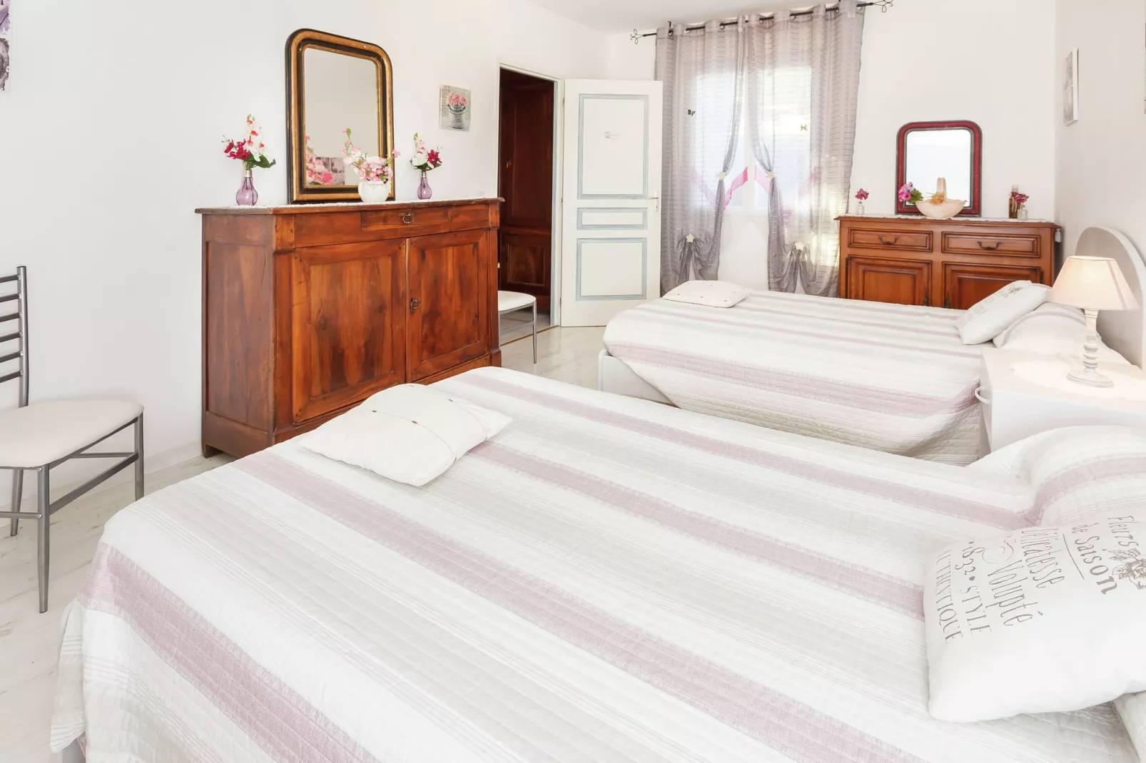 Maison de vacances Cazals-Bedroom