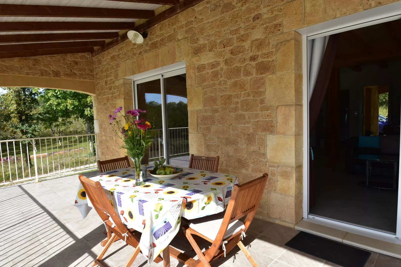 Maison de vacances Montcléra Les Gunies-Balcon-terrasse