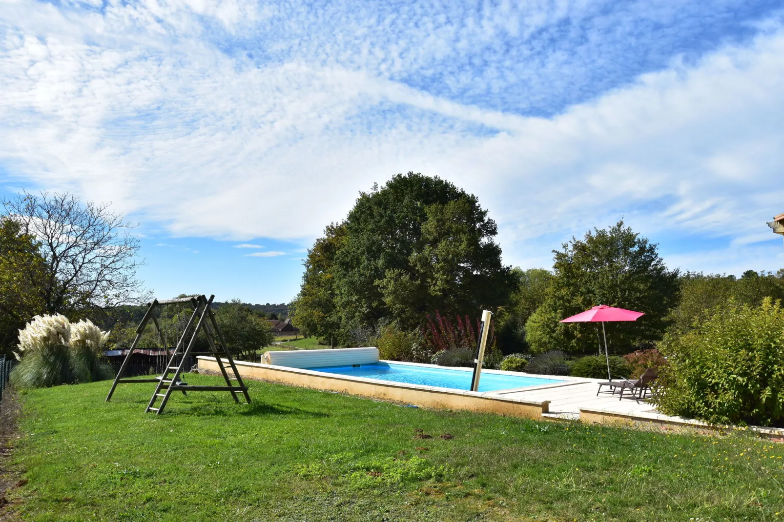 Maison de vacances Montcléra Les Gunies-Jardin d'été