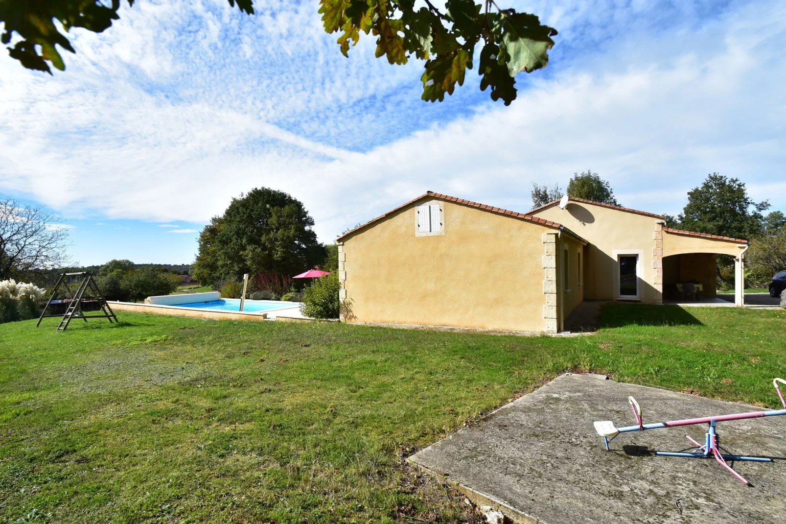 Maison de vacances Montcléra Les Gunies-Jardin d'été