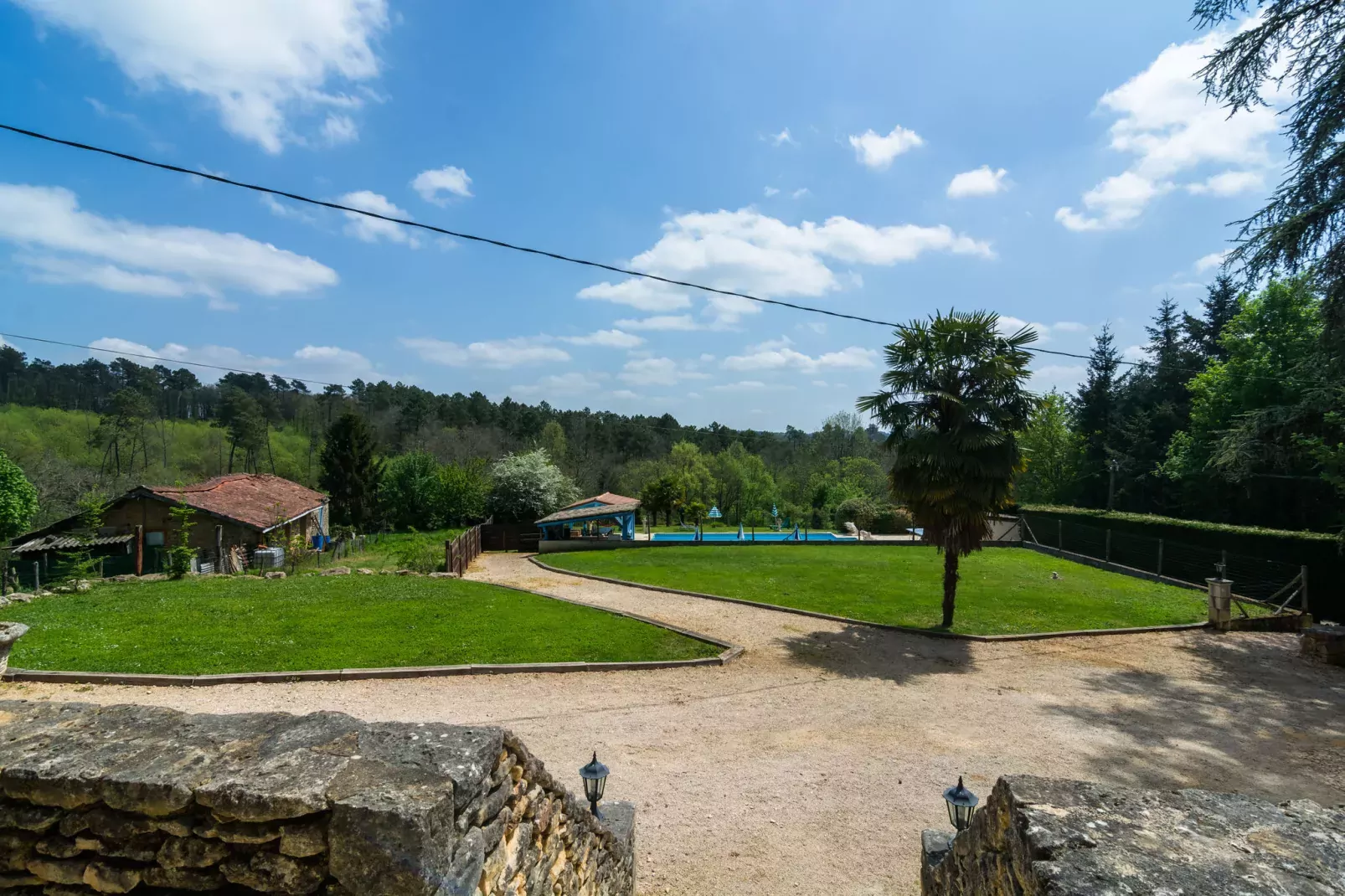 Maison de vacances Blanquefort Sur Briolance 12 pers-View summer