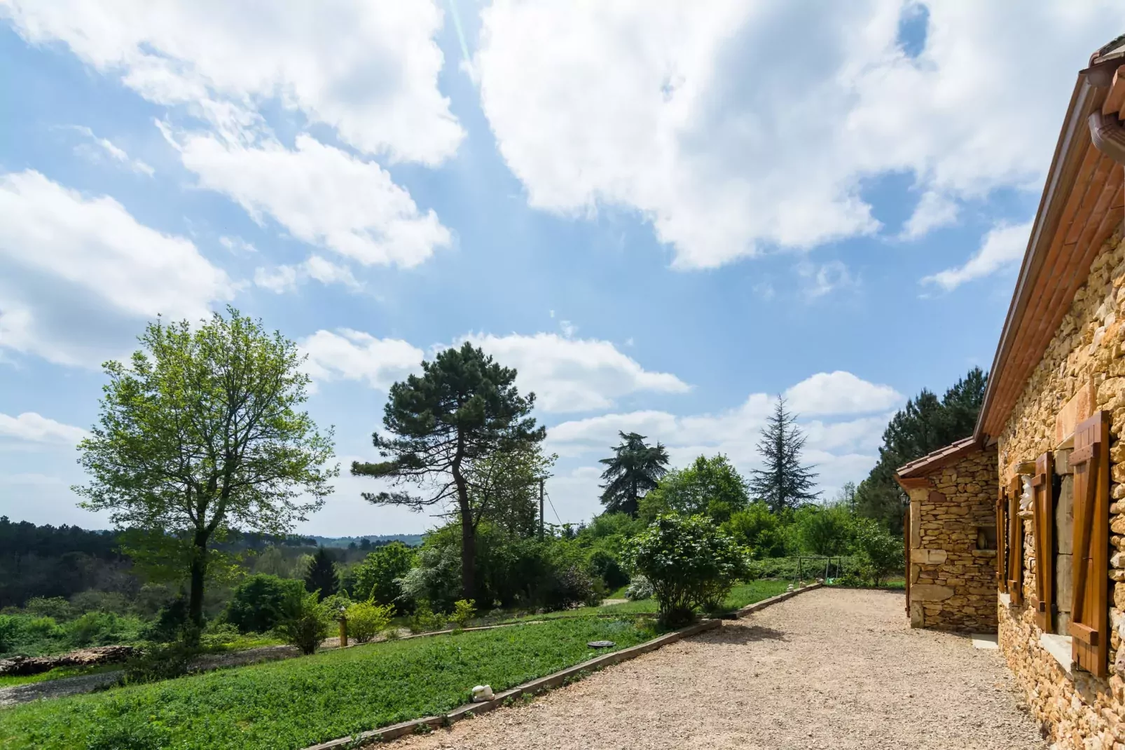 Maison de vacances Blanquefort sur Briolance 10 pers-View summer