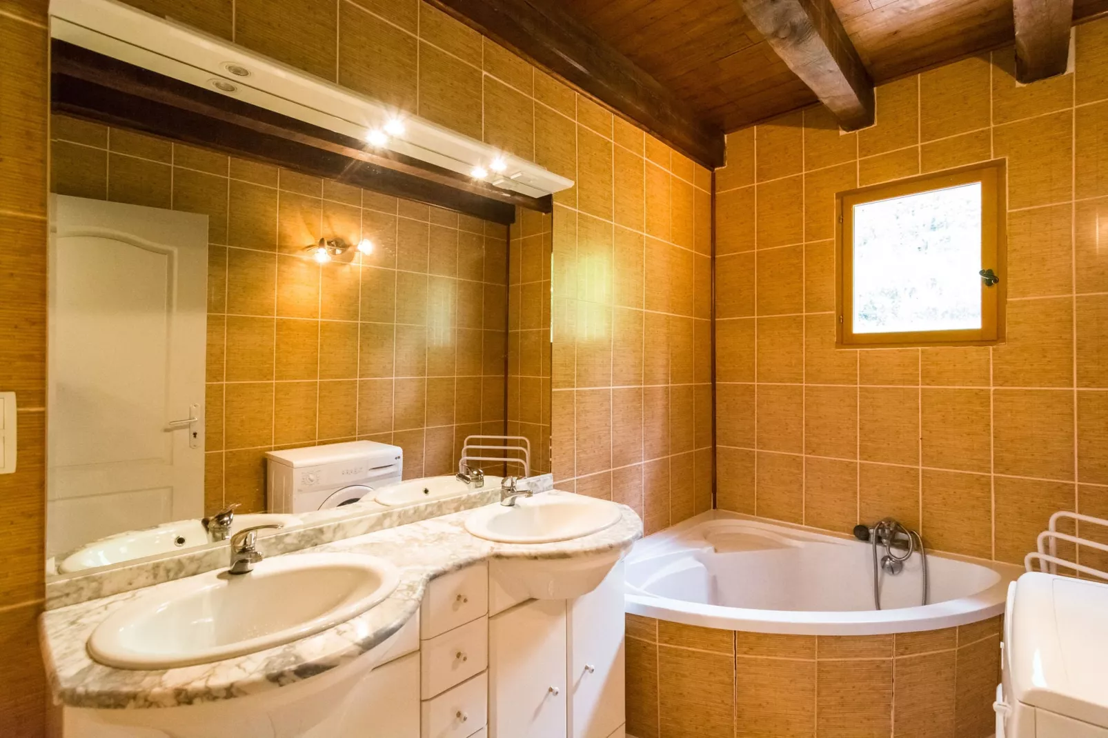 Maison de vacances Blanquefort sur Briolance 10 pers-Bathroom