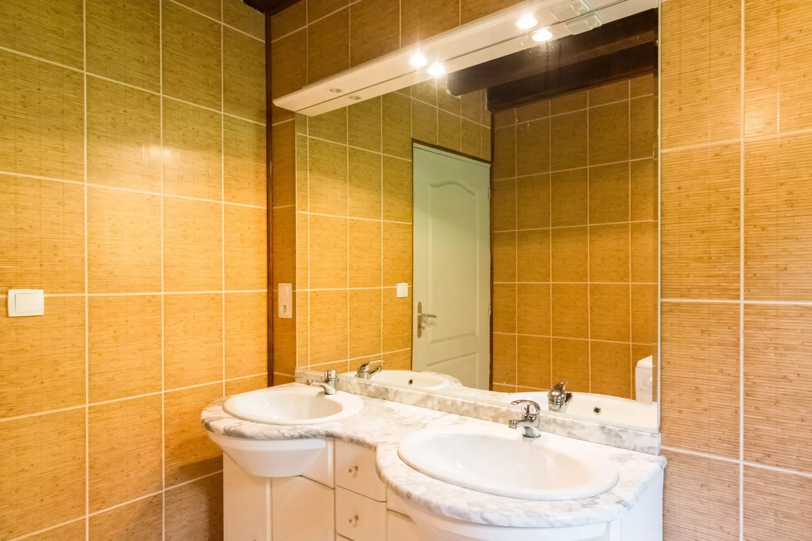 Maison de vacances Blanquefort sur Briolance 10 pers-Bathroom