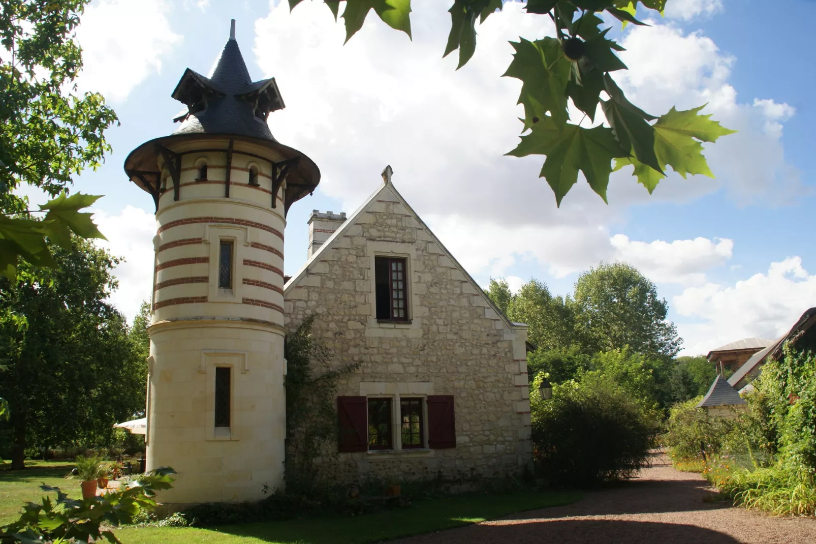 Maison de vacances Brion-Areas summer 1km