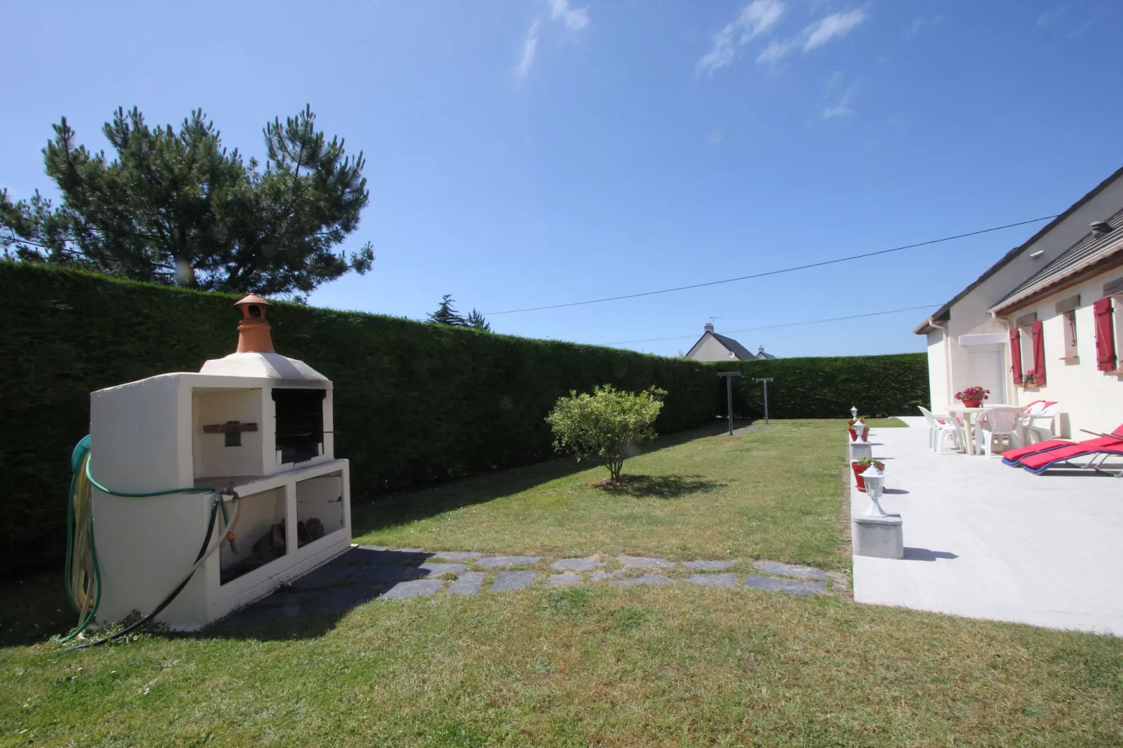 Les Mouettes-Gardens summer