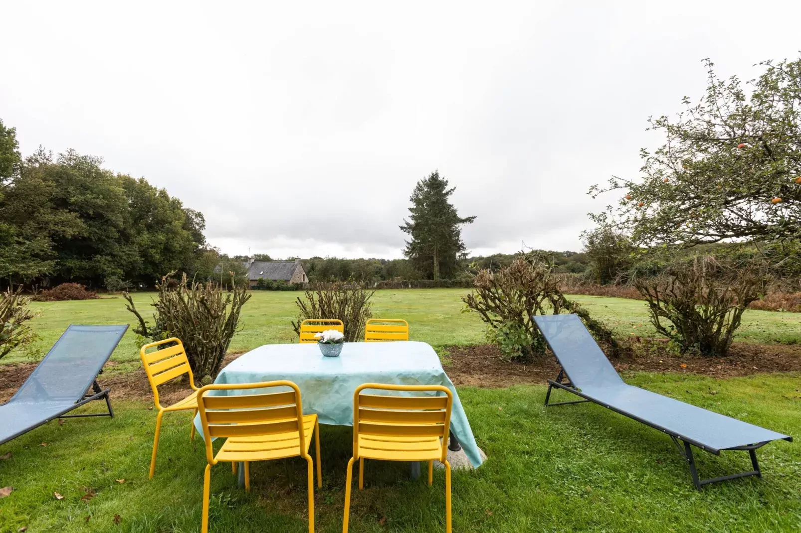 Maison de vacances Priziac-Gardens summer