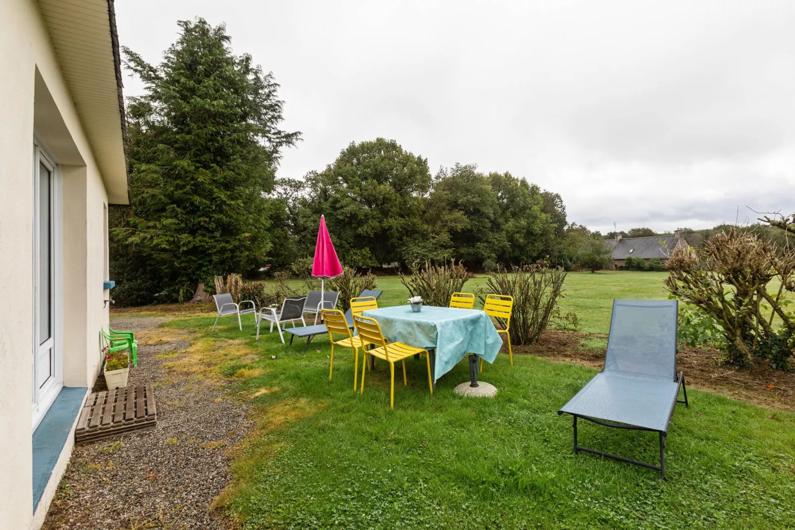 Maison de vacances Priziac-Gardens summer