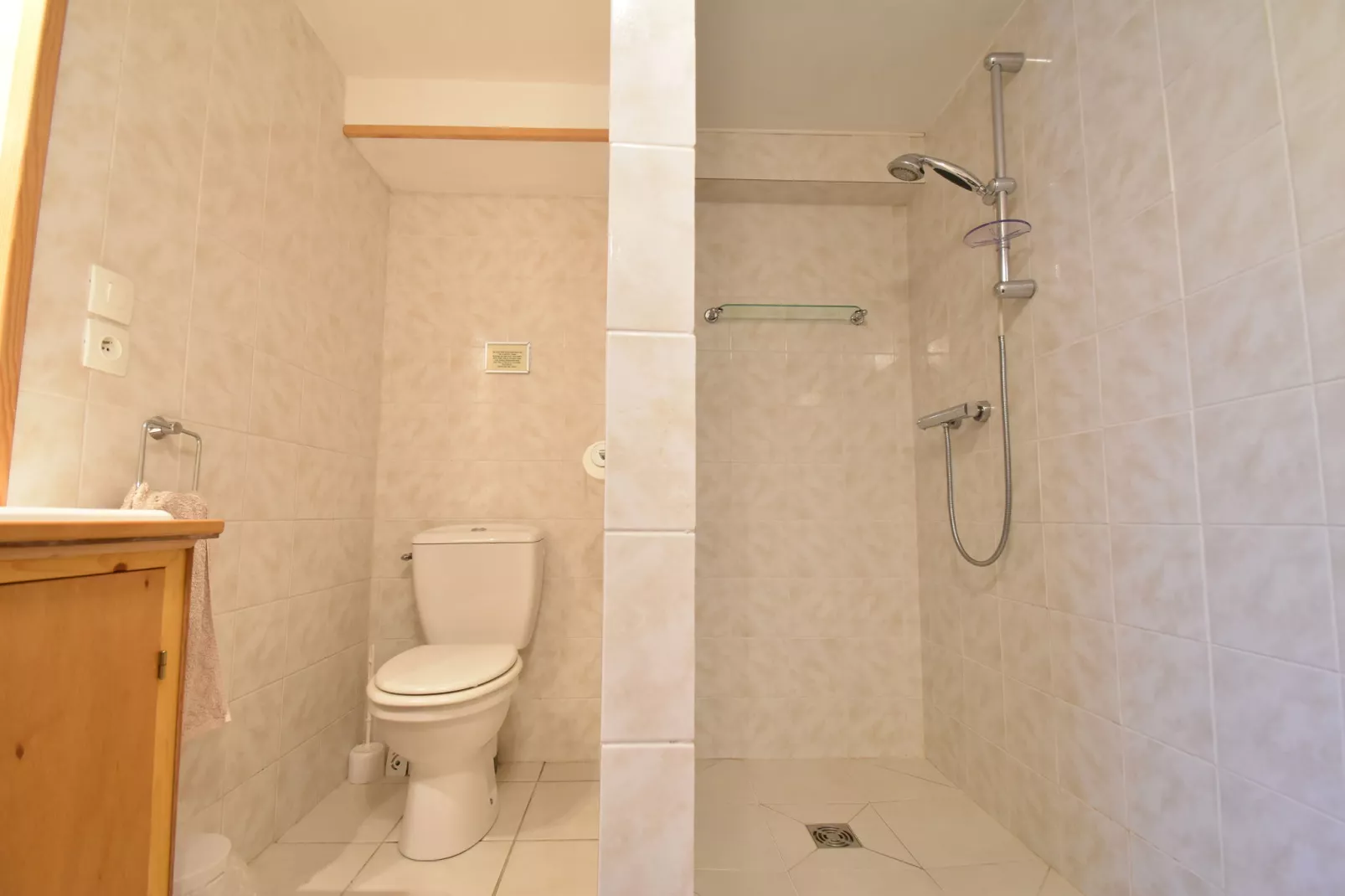 Vue de Pannecière-Bathroom