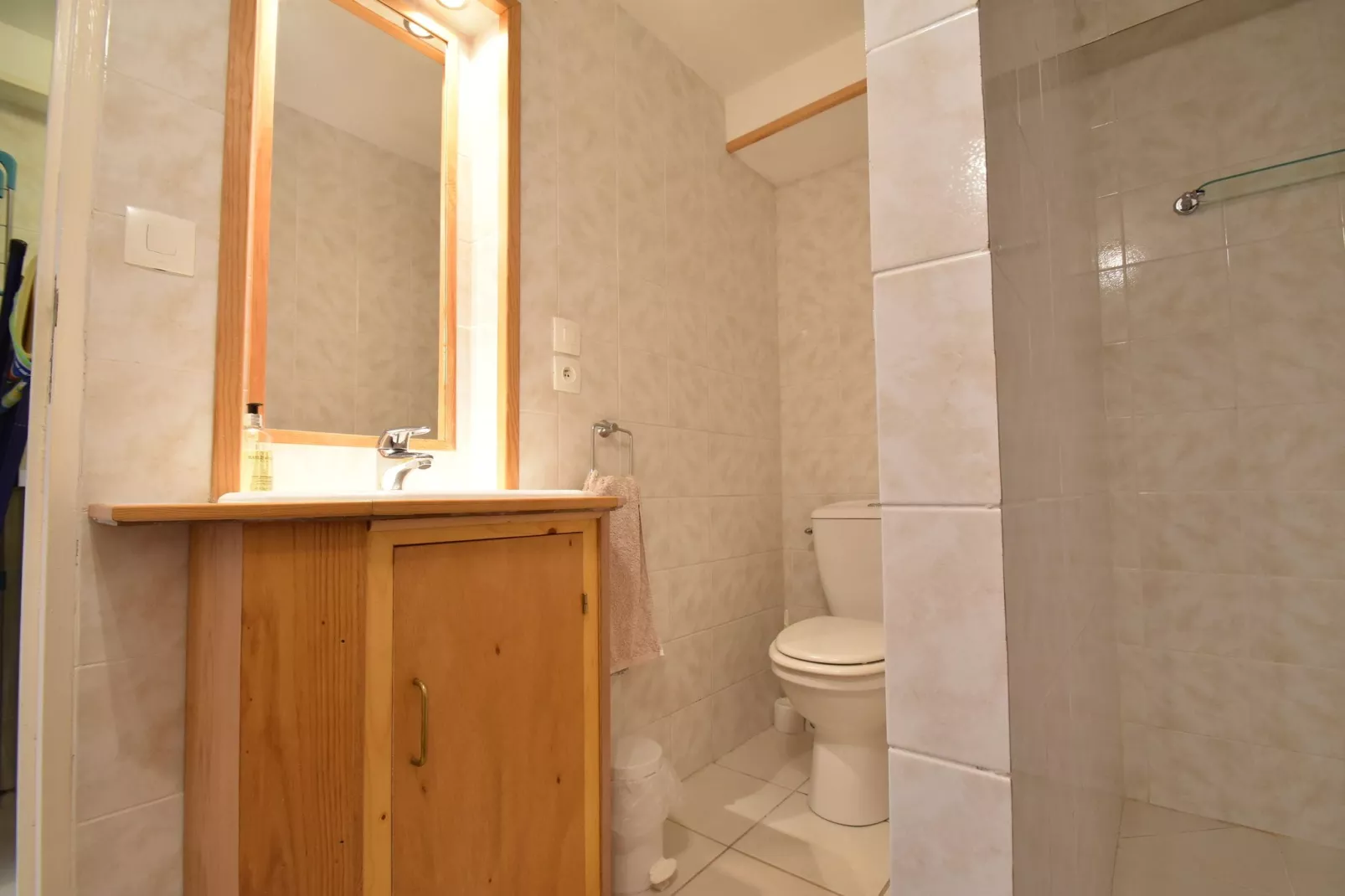 Vue de Pannecière-Bathroom