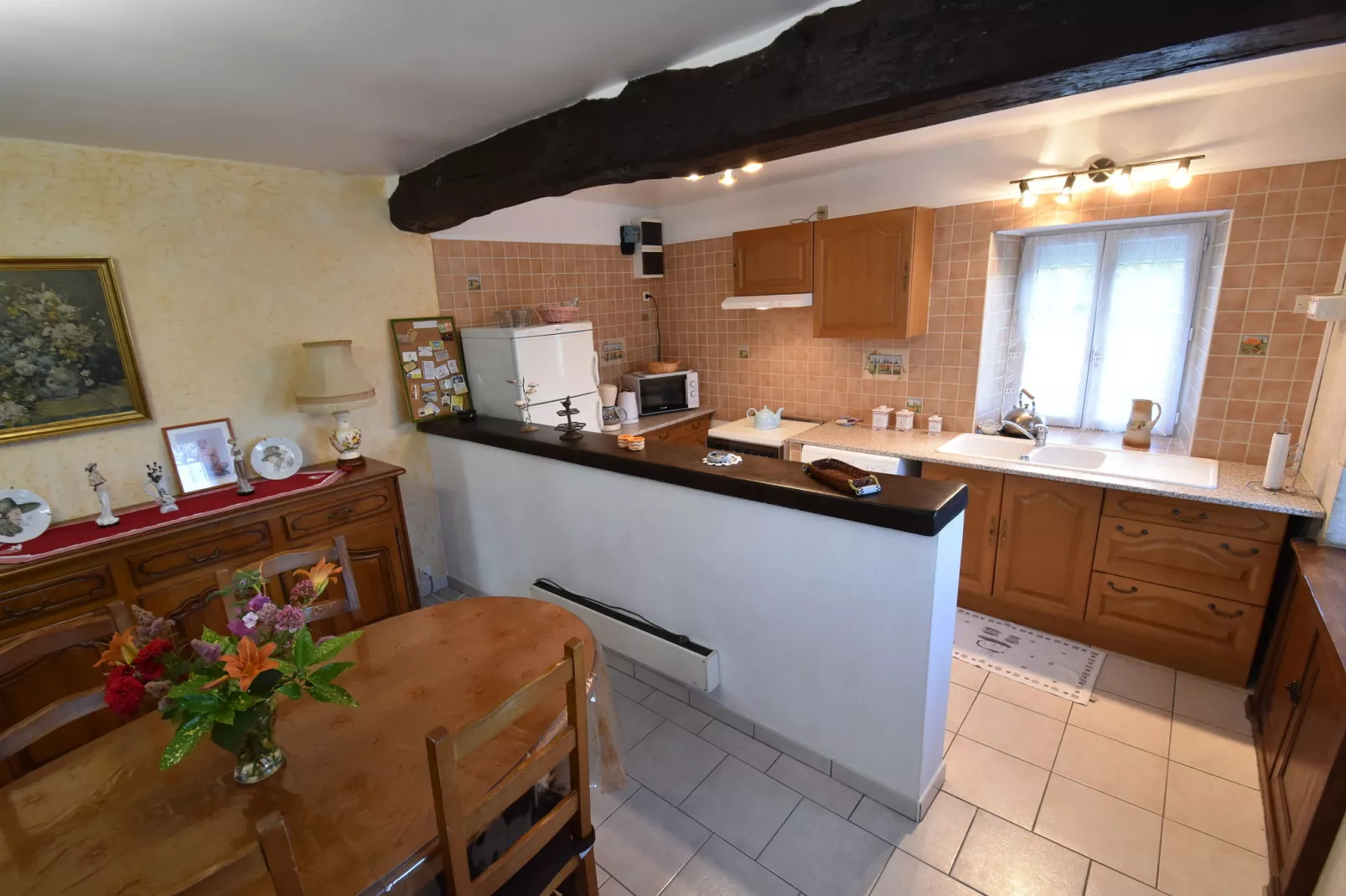 Maison de vacances Vignol-Dining room