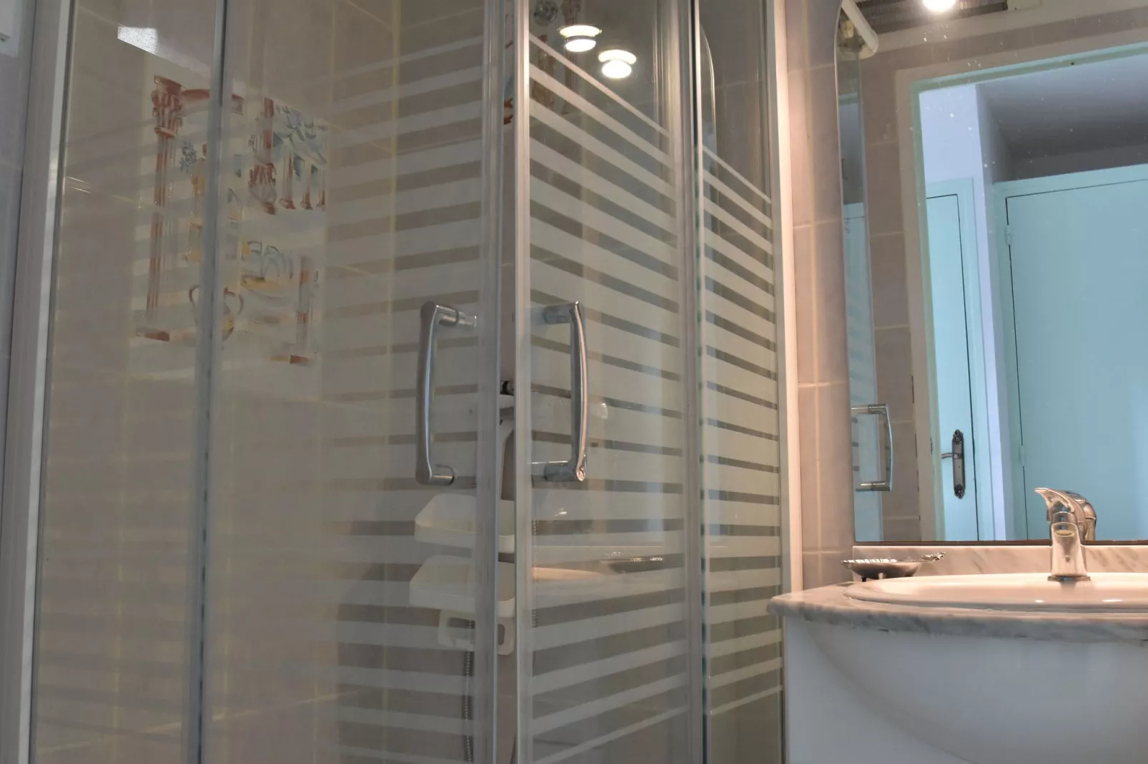 Maison de vacances Vignol-Bathroom