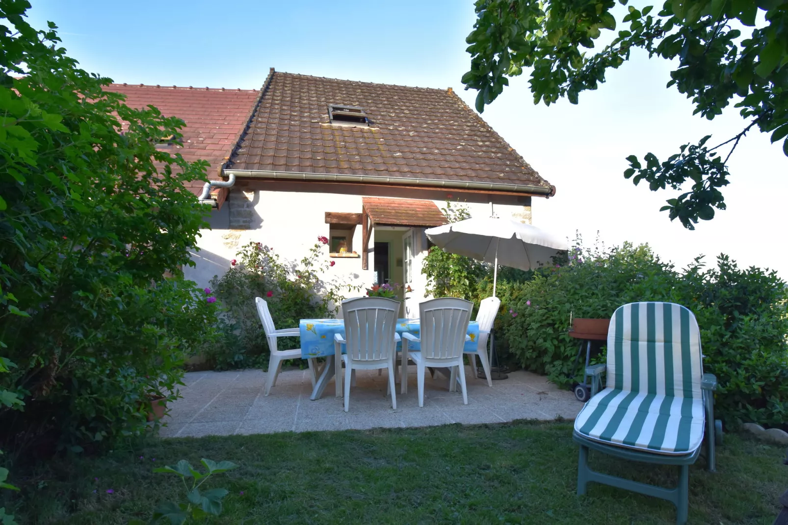 Maison de vacances Vignol-Terrace balcony