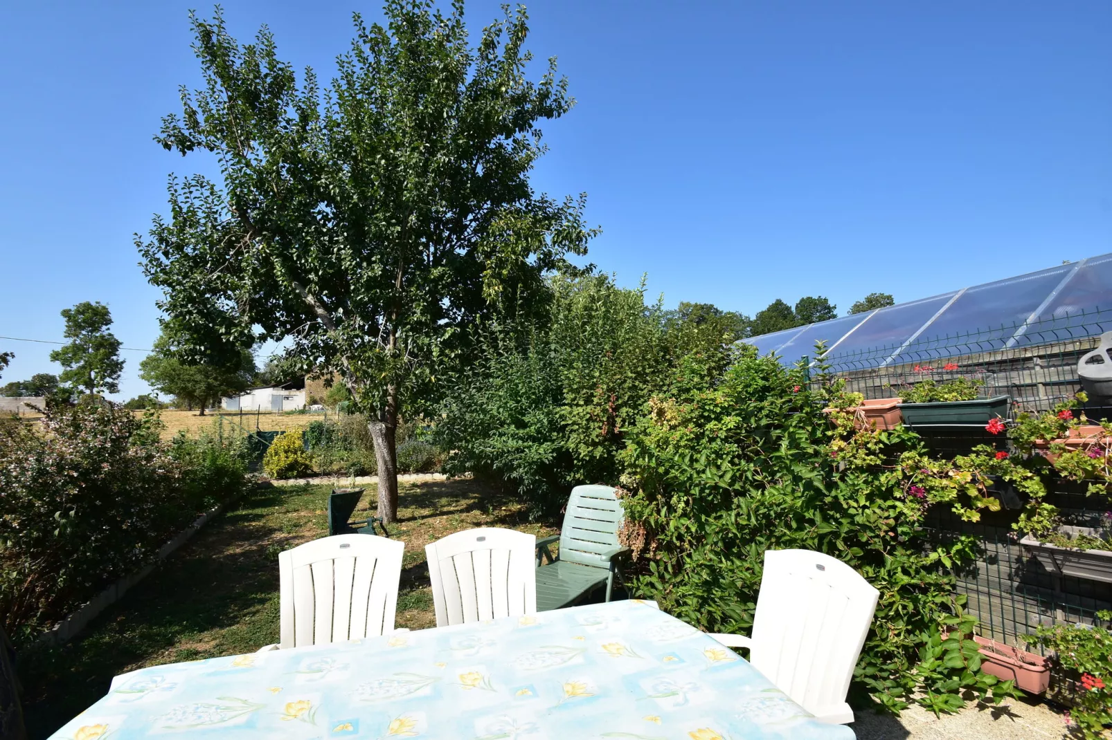 Maison de vacances Vignol-Terrace balcony