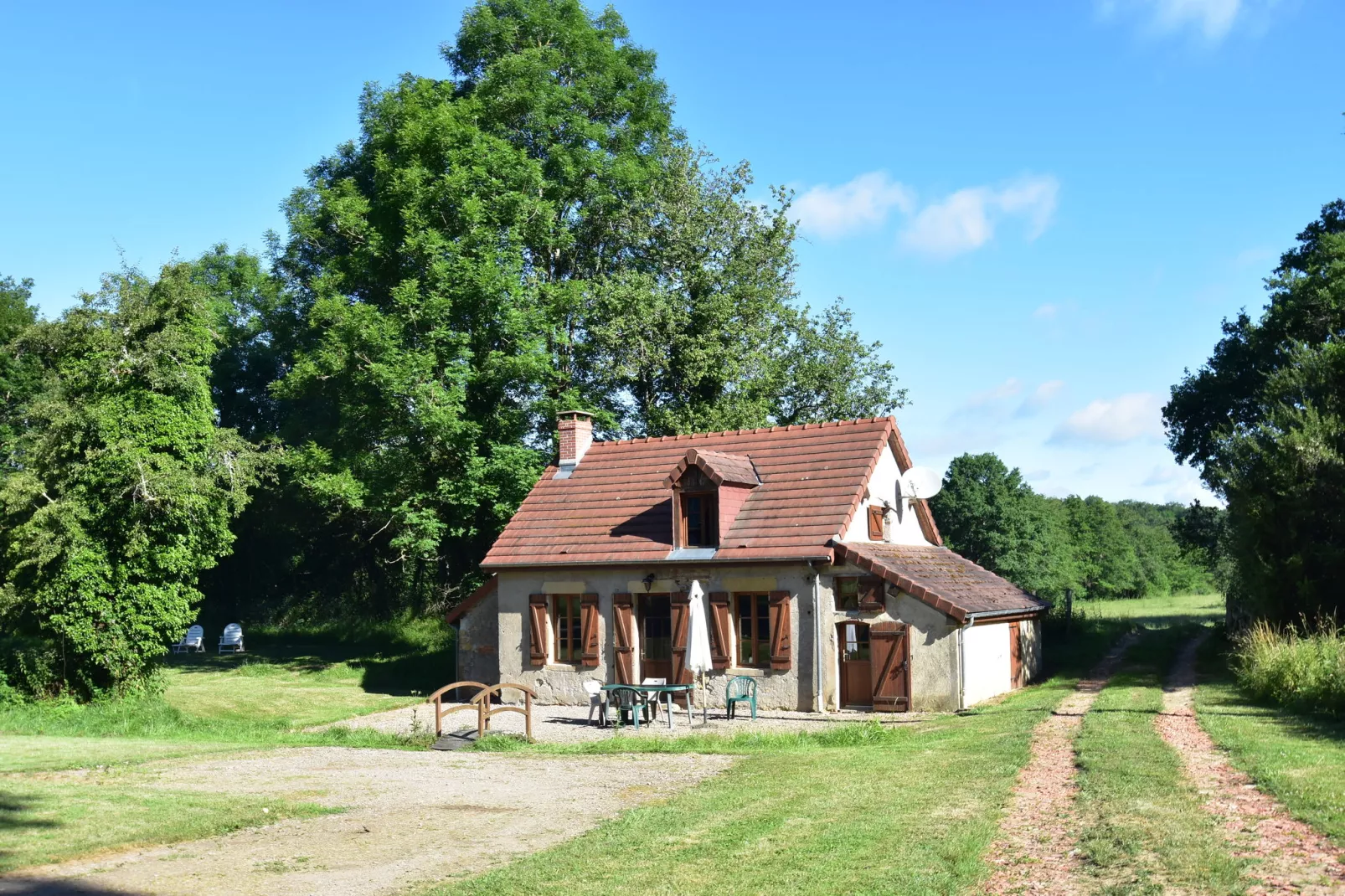 La maison du père Patin-Exterior summer