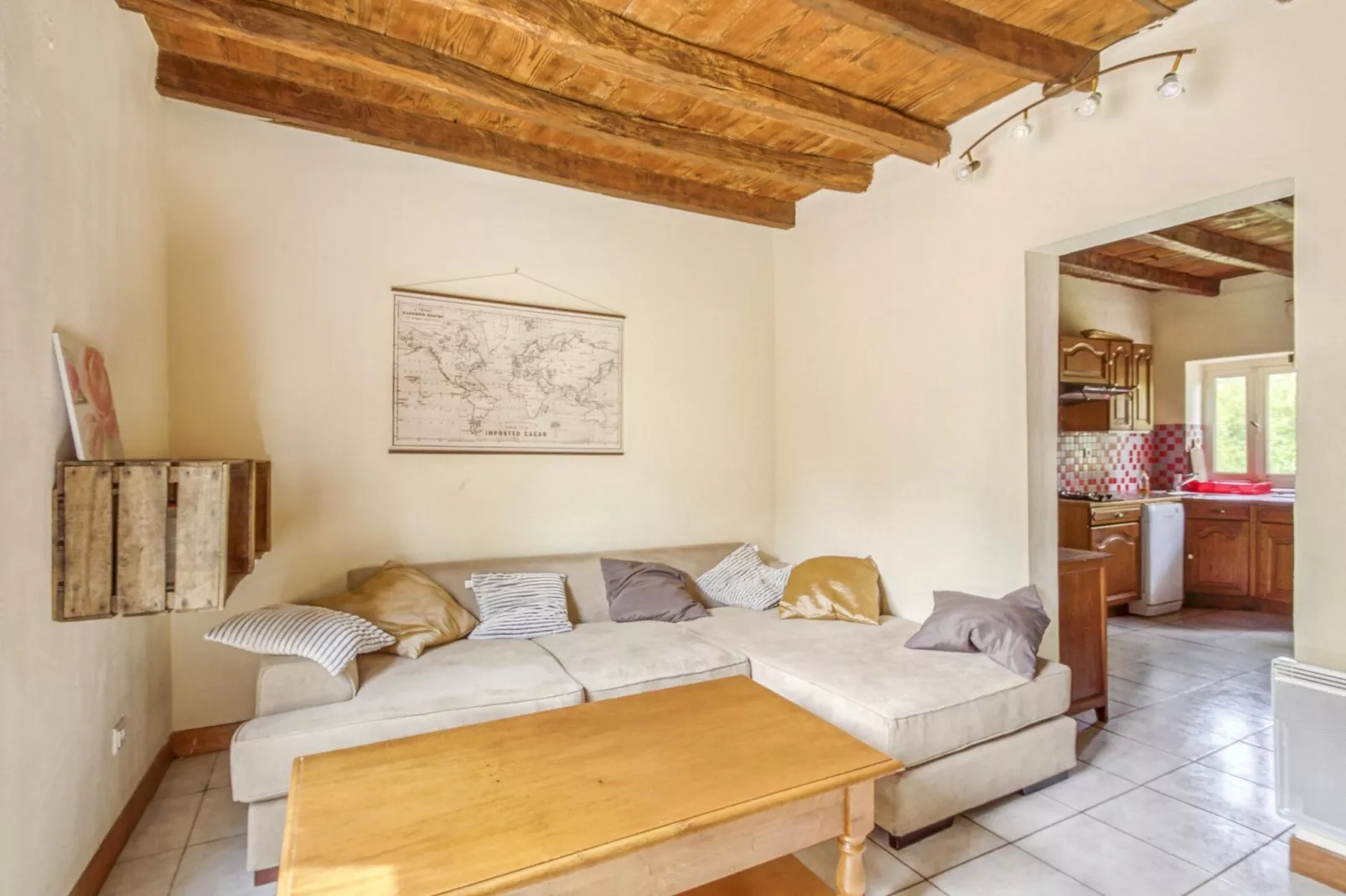 Les Volets Rouges-Living room