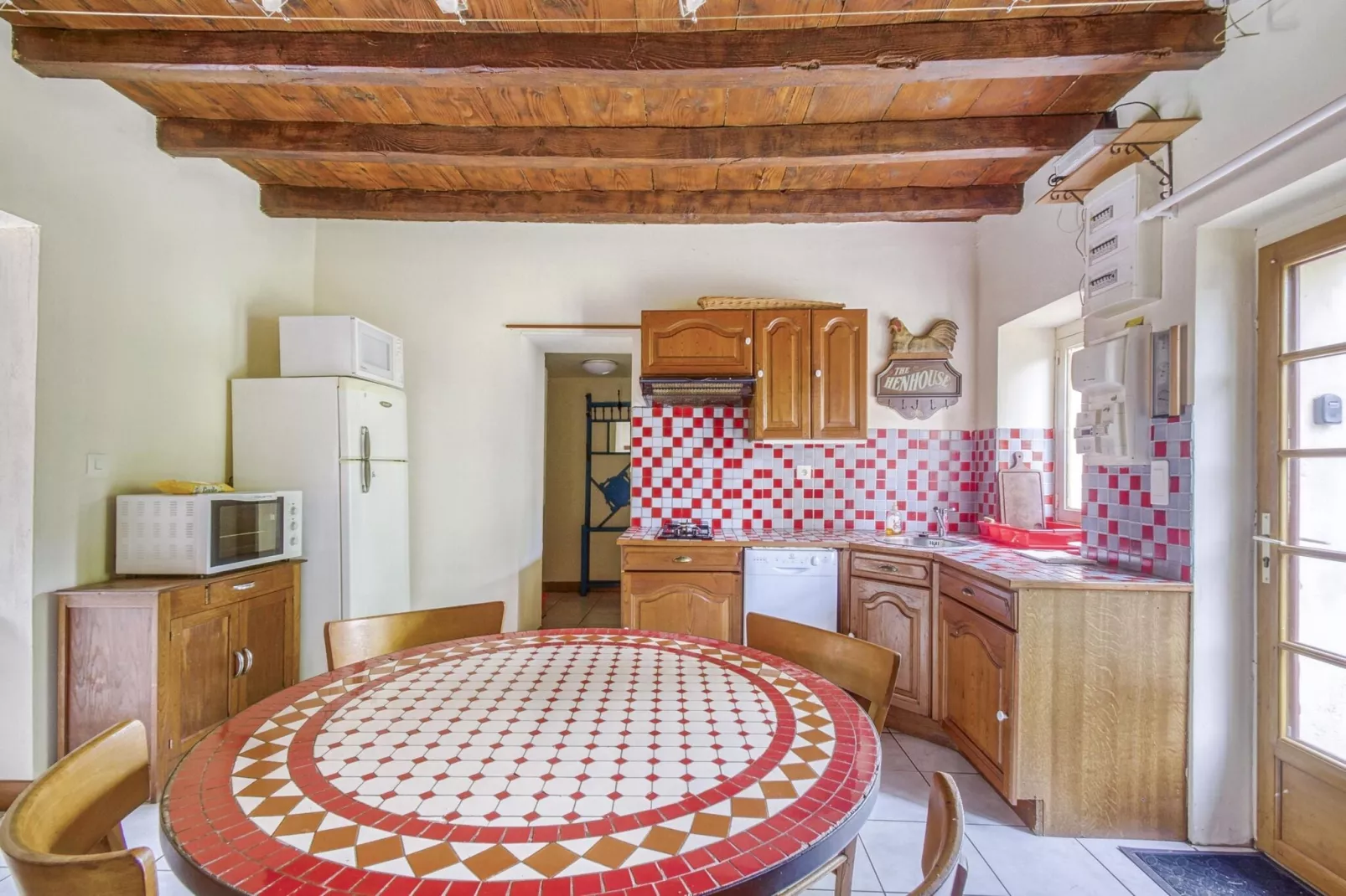 Les Volets Rouges-Kitchen