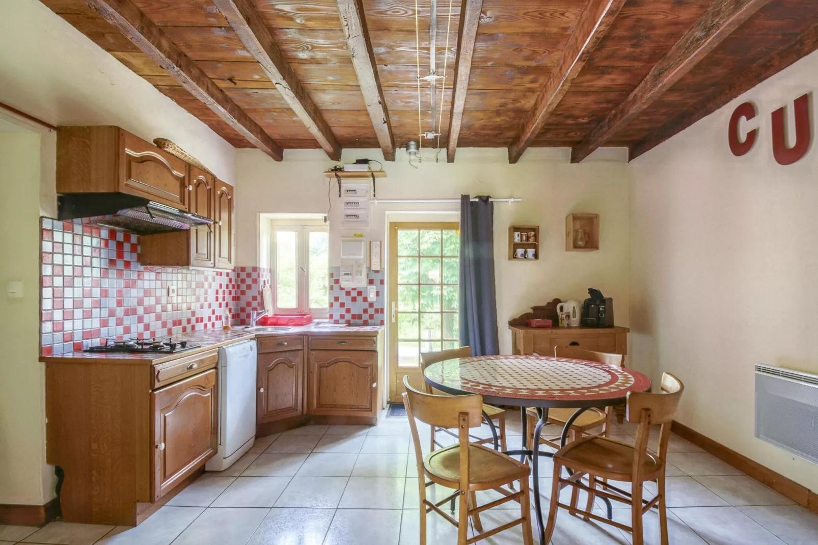 Les Volets Rouges-Kitchen