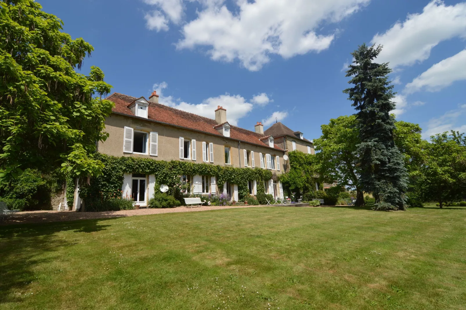 Marcoult-Exterior summer