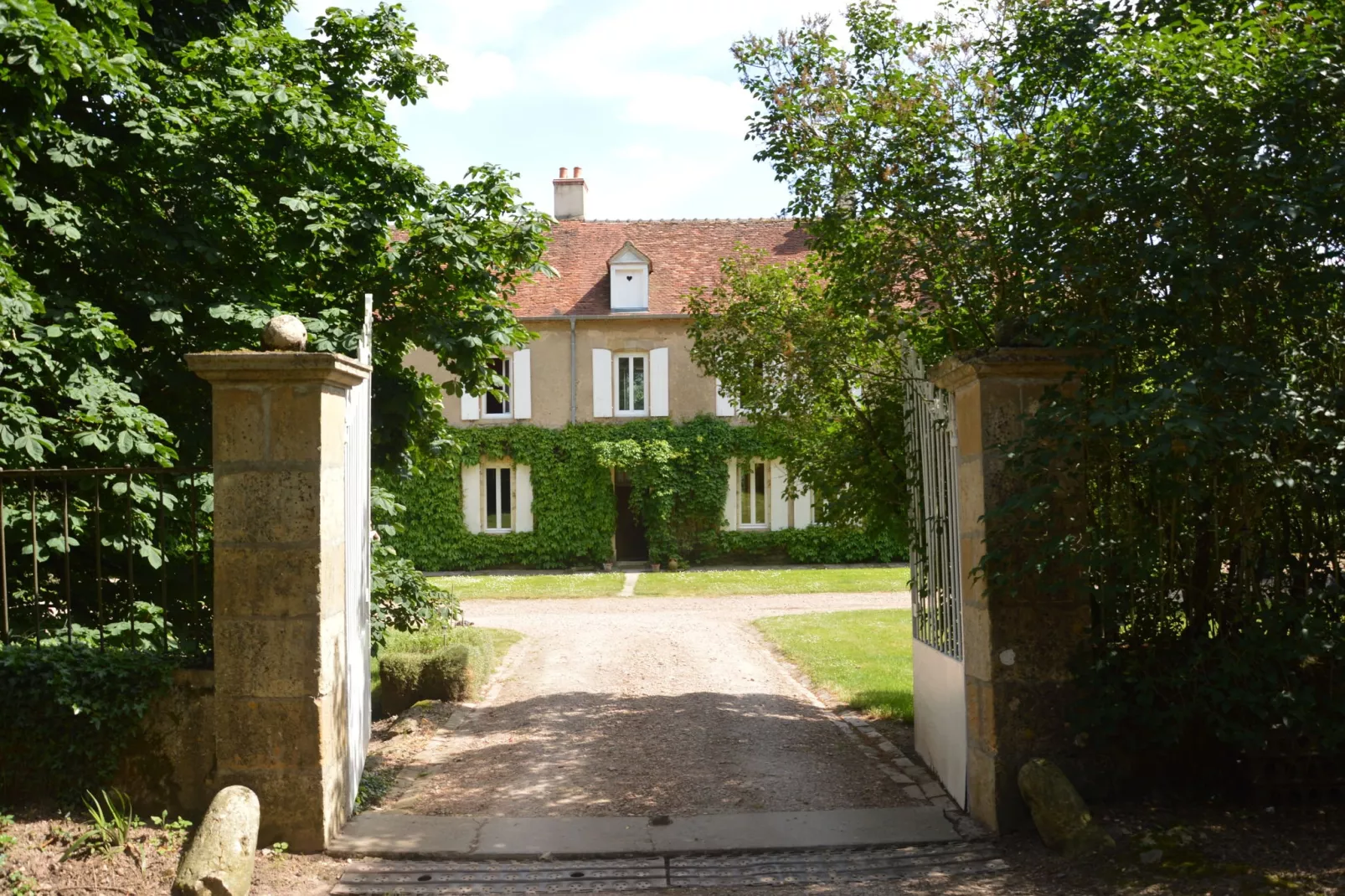 Marcoult-Exterior summer