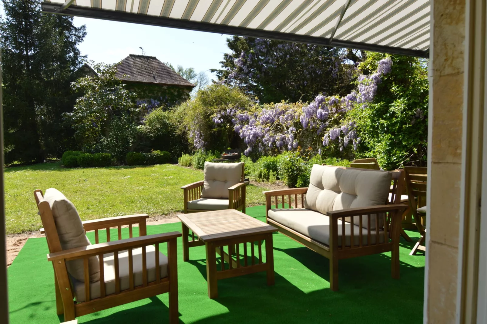 Marcoult-Terrace balcony