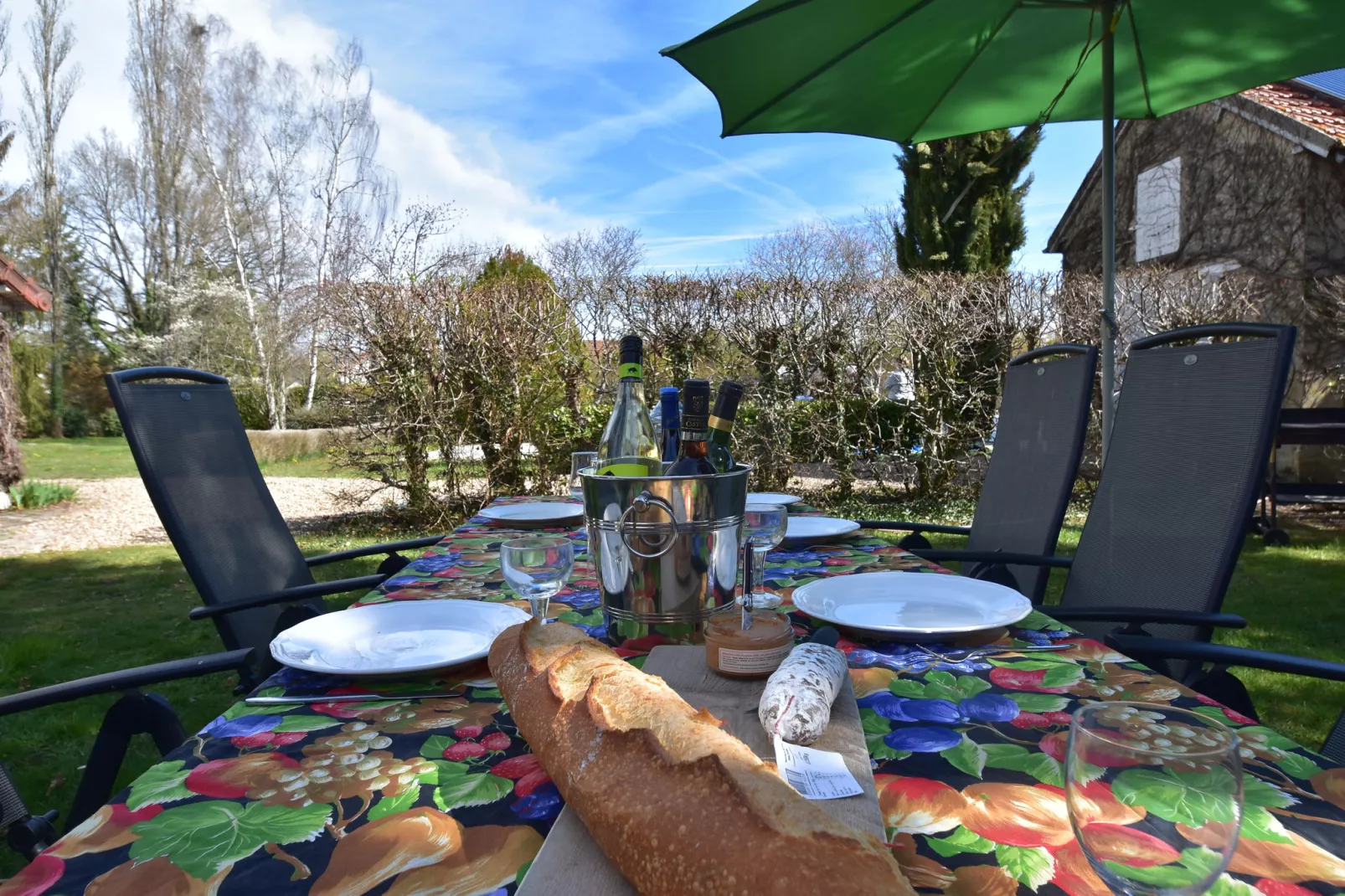 Villa Piscine Bourgogne 10 pers-Terrace balcony