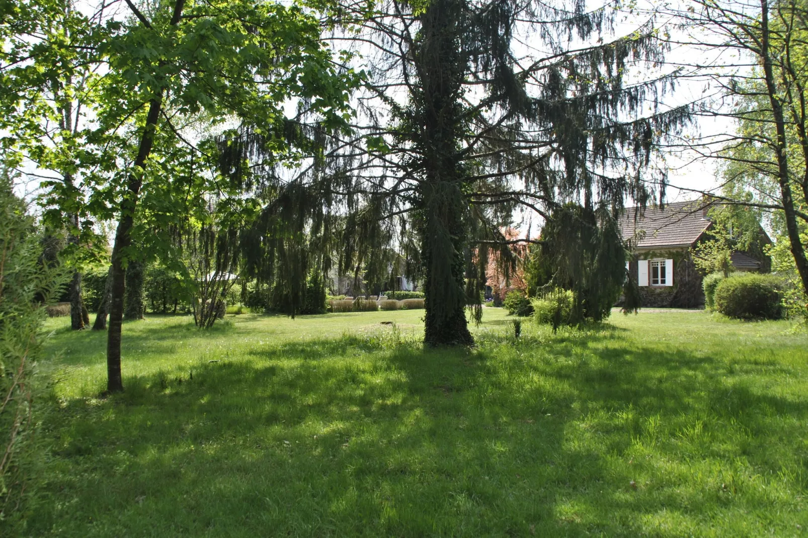 Villa Piscine Bourgogne 10 pers-Gardens summer