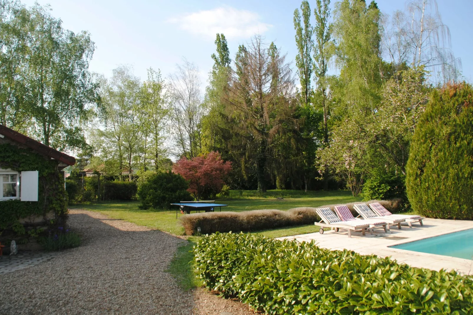 Villa Piscine Bourgogne 10 pers-Gardens summer