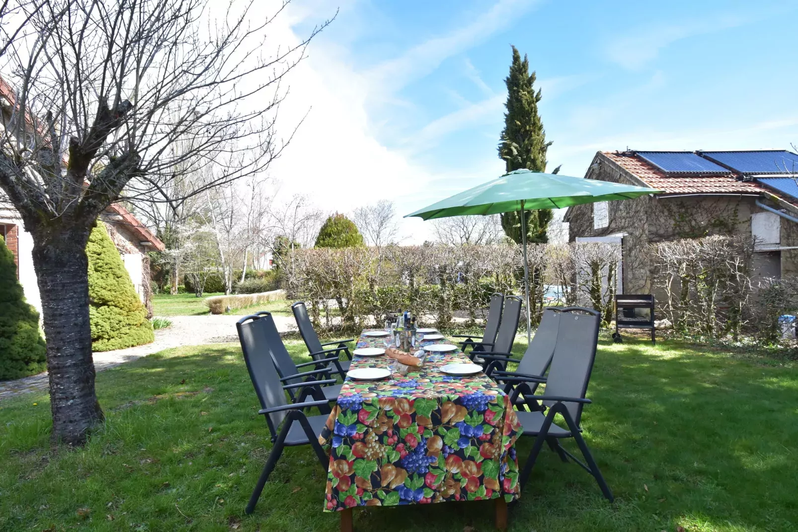 Villa Piscine Bourgogne 10 pers-Gardens summer