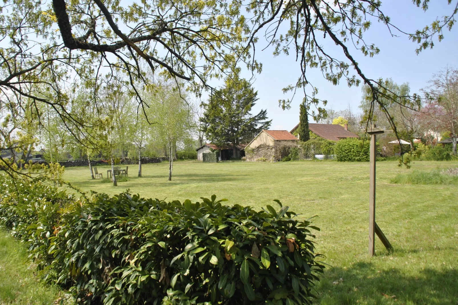 Villa Piscine Bourgogne 10 pers-Gardens summer